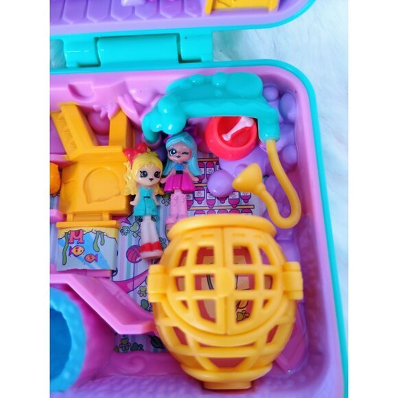 Shopkins Lil Secrets pretty paws pet salon locket lil gems & extra person toy - Picture 4 of 8